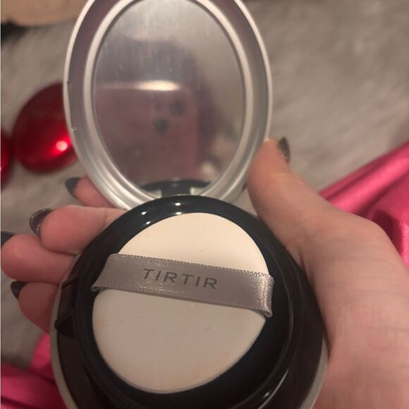 Silver Makeup Foundation - Picture 3 of 4